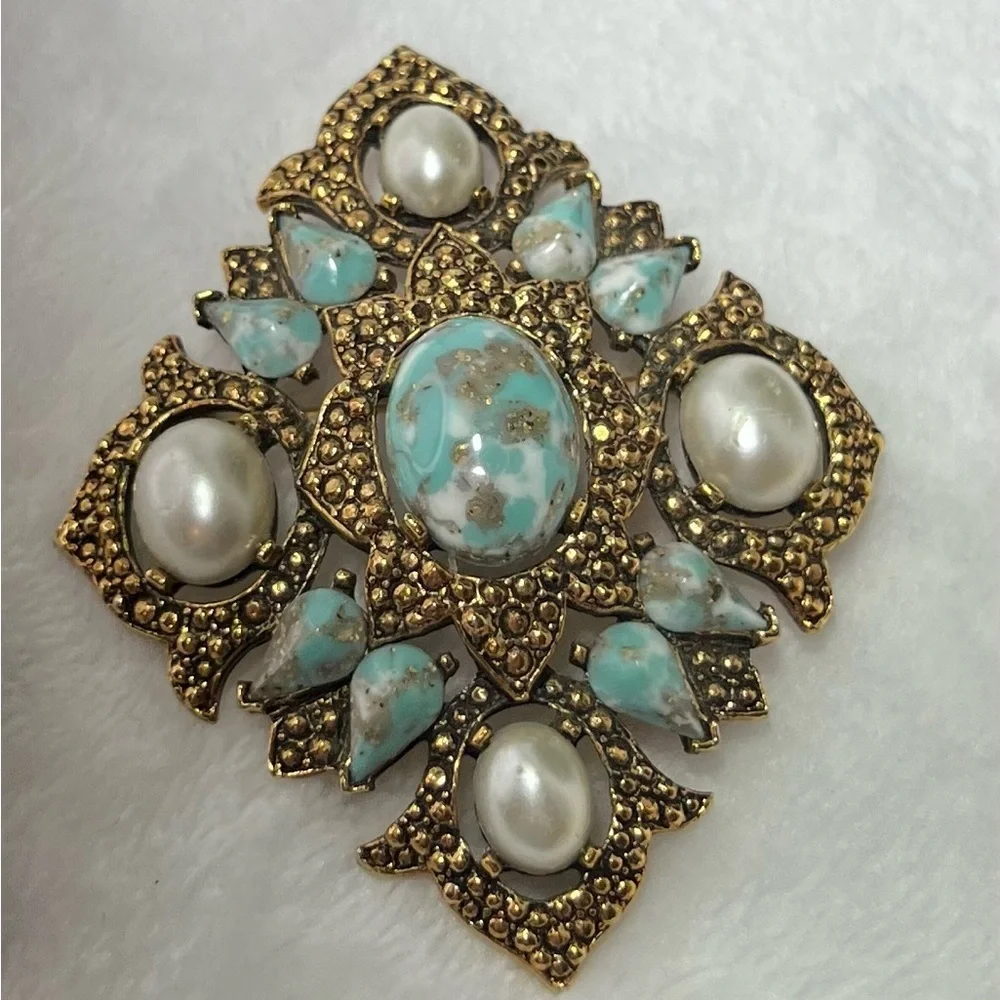 Vintage Sarah Coventry Remembrance Goldtone Faux Turquoise and Pearl Brooch